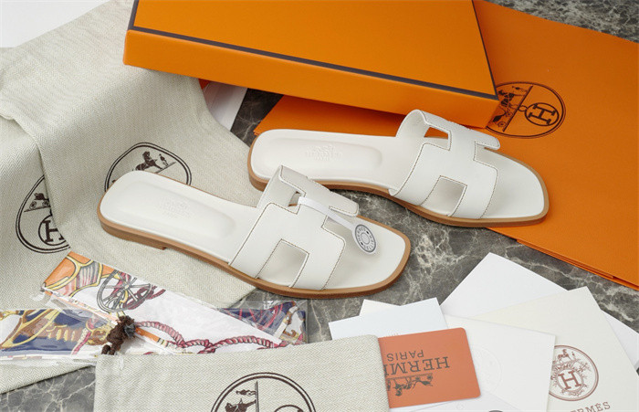 H*rmes Sandals