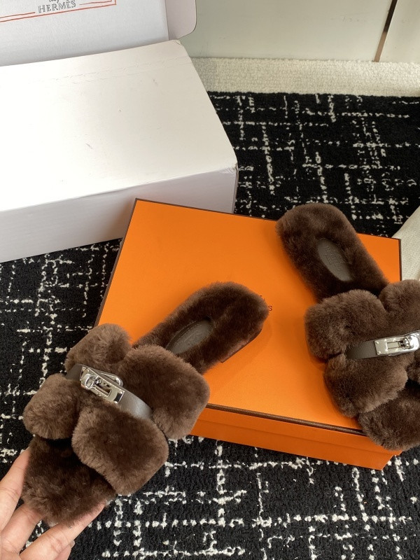 H*rmes Sandals