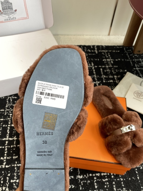 H*rmes Sandals