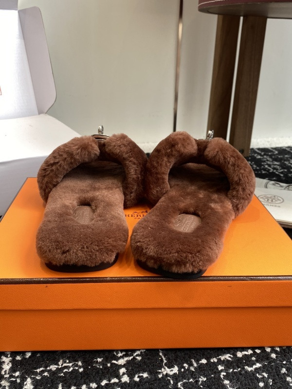 H*rmes Sandals