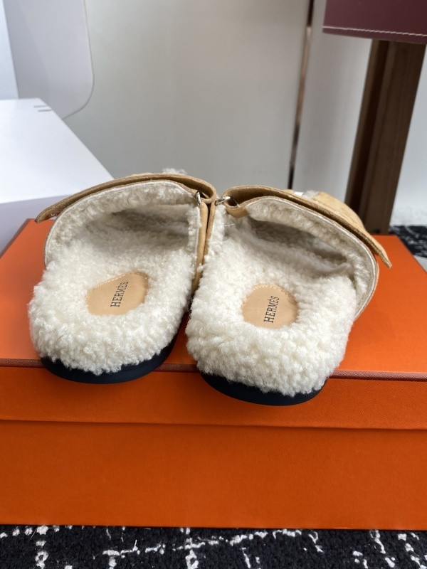 H*rmes Sandals
