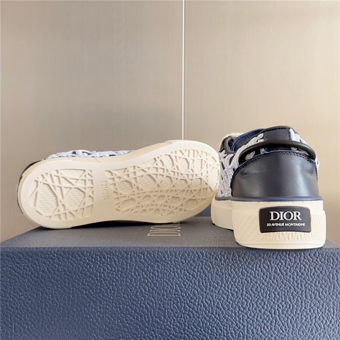 DR B33 SNEAKER
