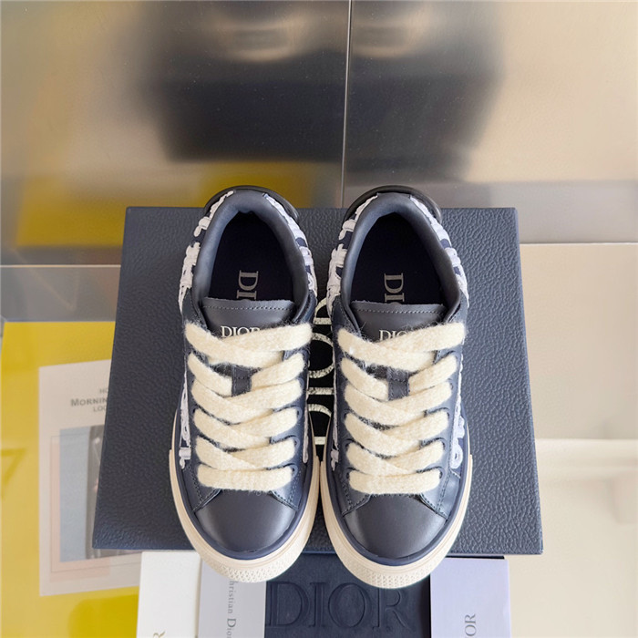 DR B33 SNEAKER