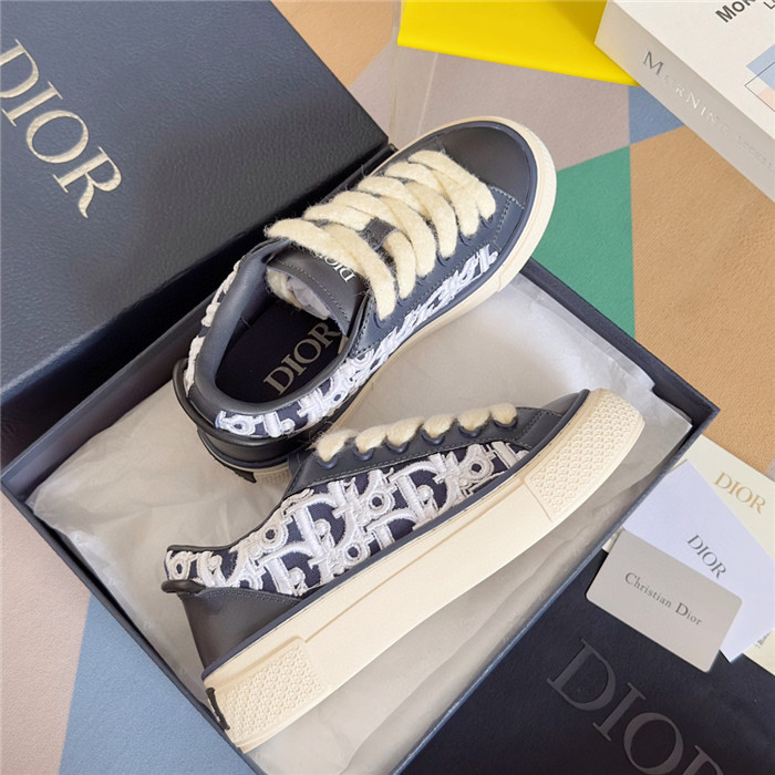 DR B33 SNEAKER