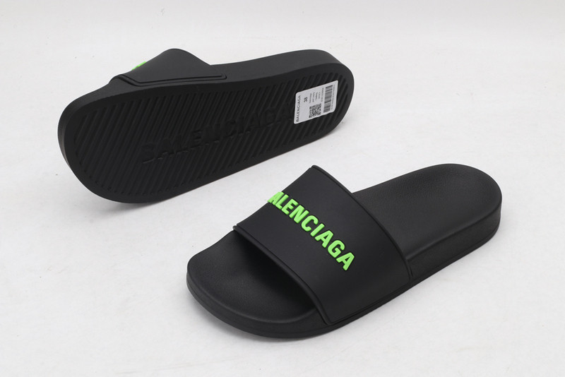 Ba*len*cia*ga black slides