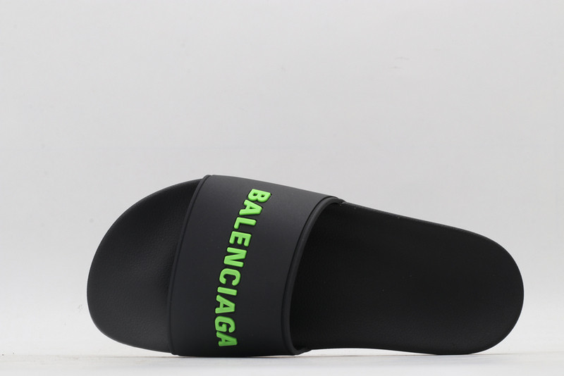 Ba*len*cia*ga black slides