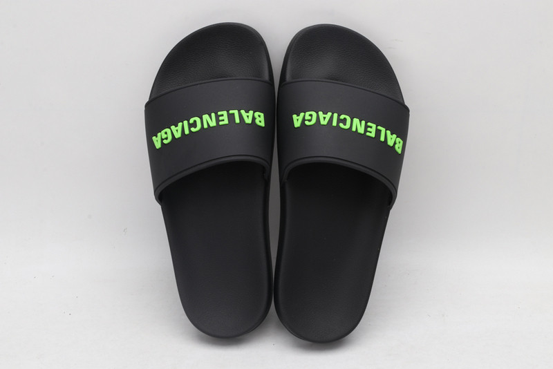 Ba*len*cia*ga black slides