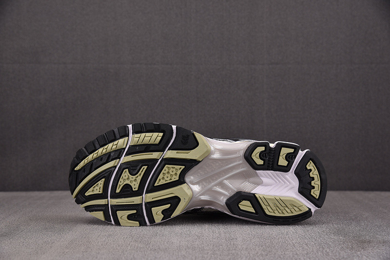 ASICS Gel-Kayano 14 Silver colored 1203A537-200