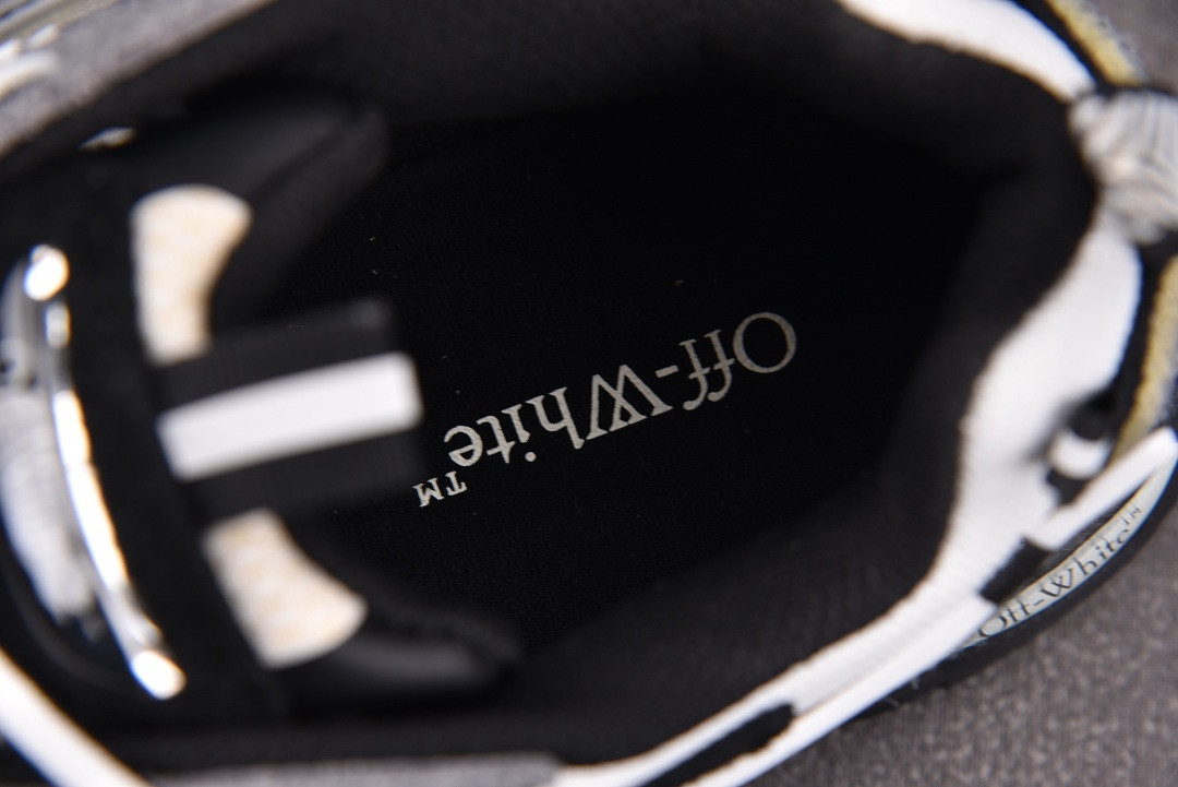 Off-White c/o Virgil Abloh