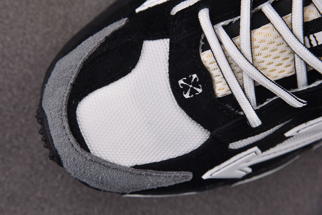 Off-White c/o Virgil Abloh