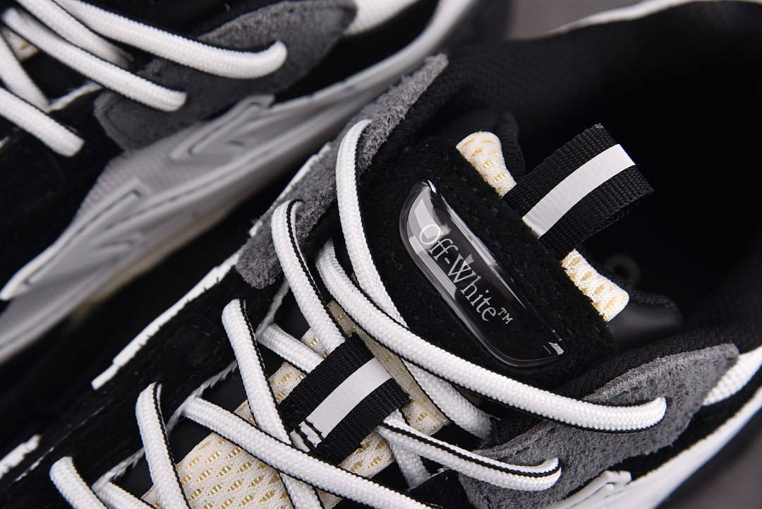 Off-White c/o Virgil Abloh