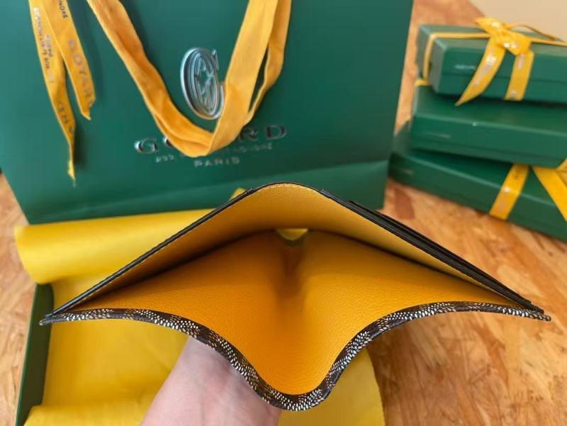 G09ard saint-roch long wallet