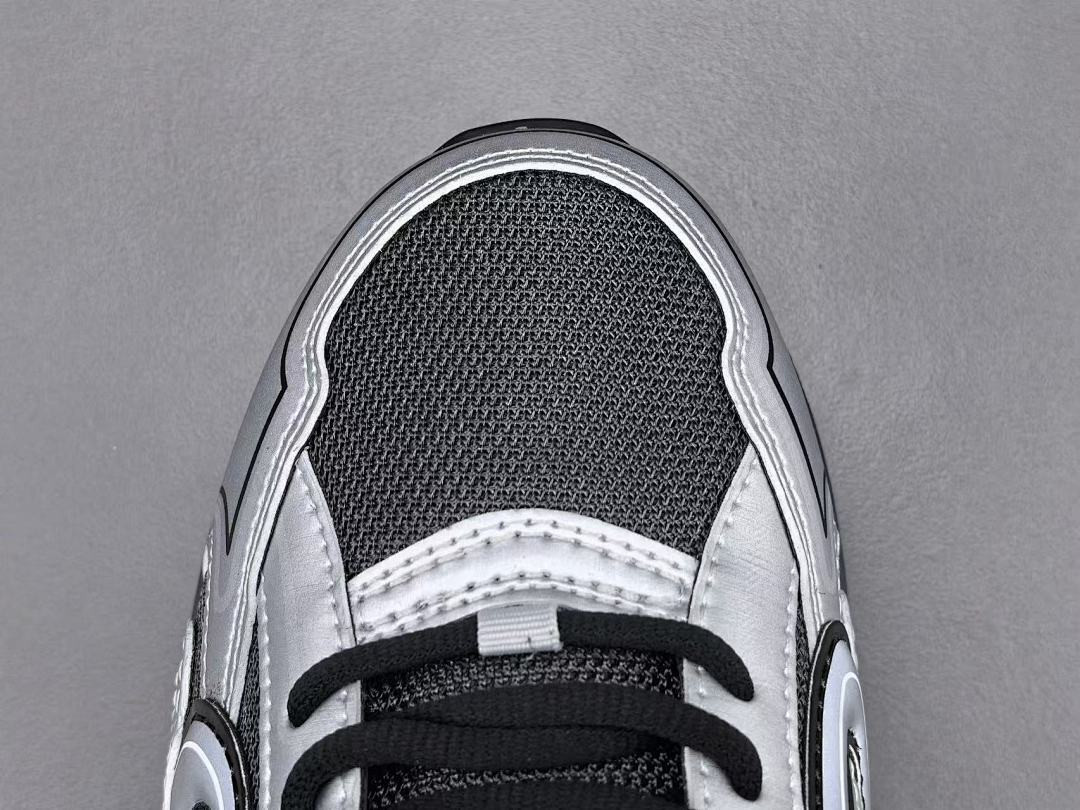 DR B30 SNEAKER
