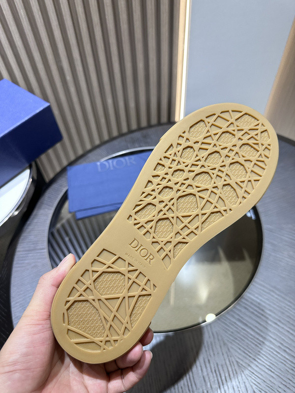 DR B33 SNEAKER