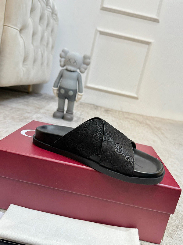 GUC LEATHER SLIDE