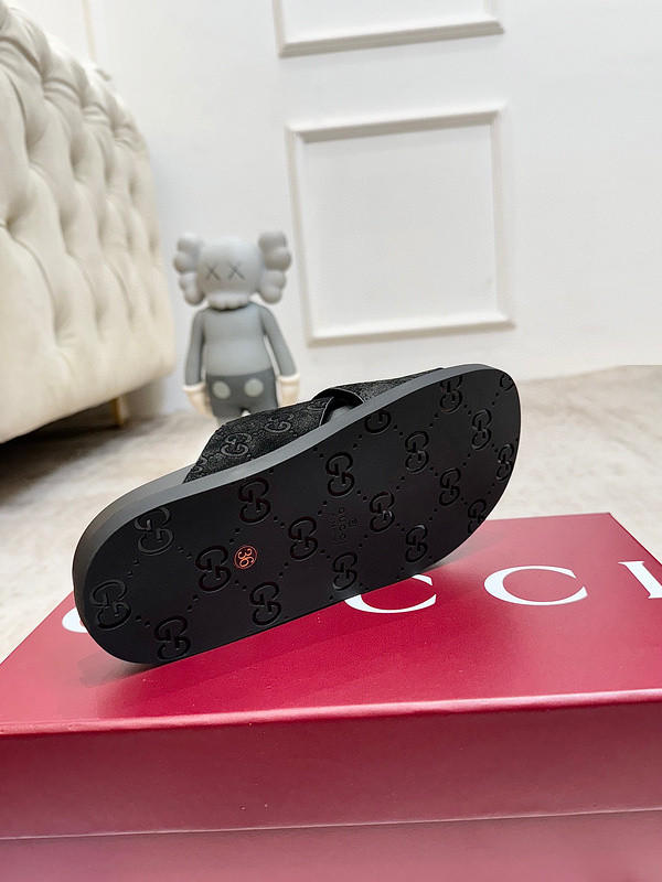 GUC LEATHER SLIDE