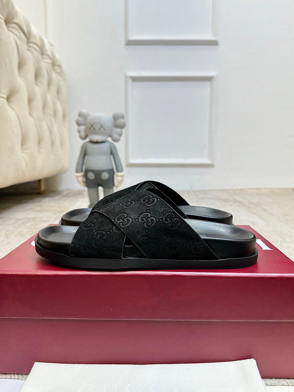 GUC LEATHER SLIDE