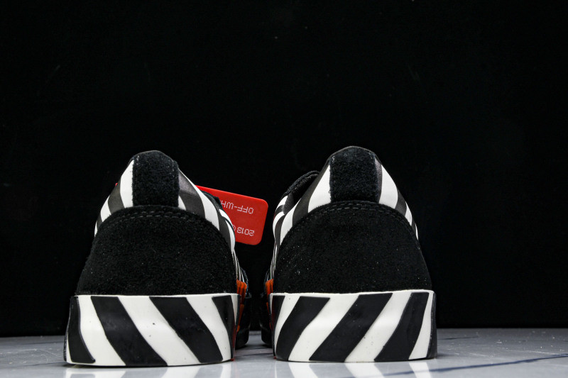 Off-White c/o Virgil Abloh
