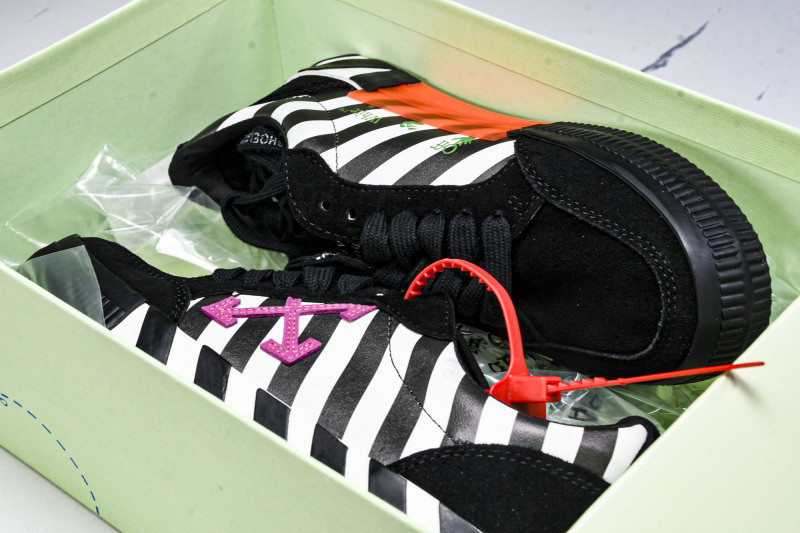 Off-White c/o Virgil Abloh