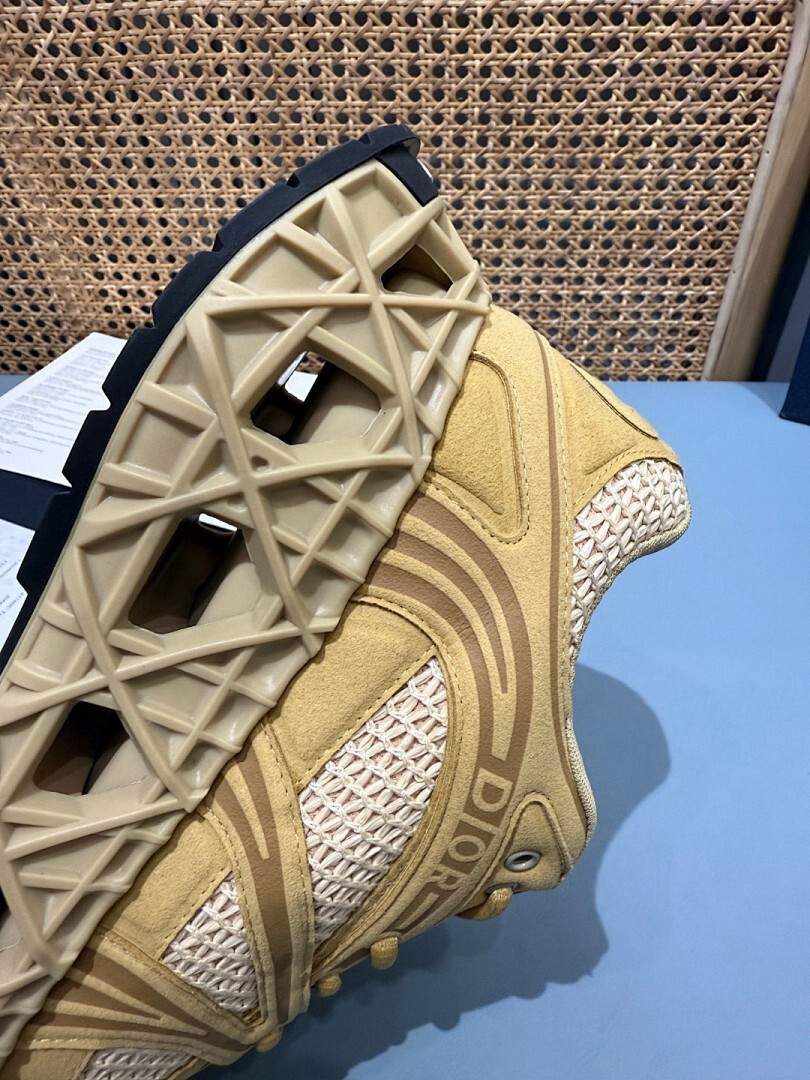 DR B35 NXXT sneaker