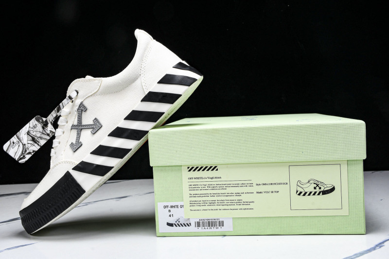 Off-White c/o Virgil Abloh