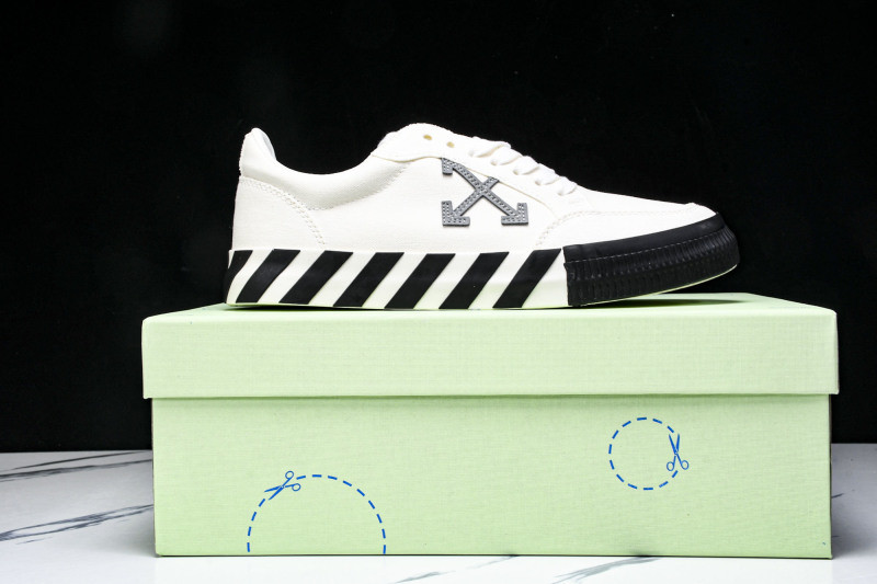 Off-White c/o Virgil Abloh
