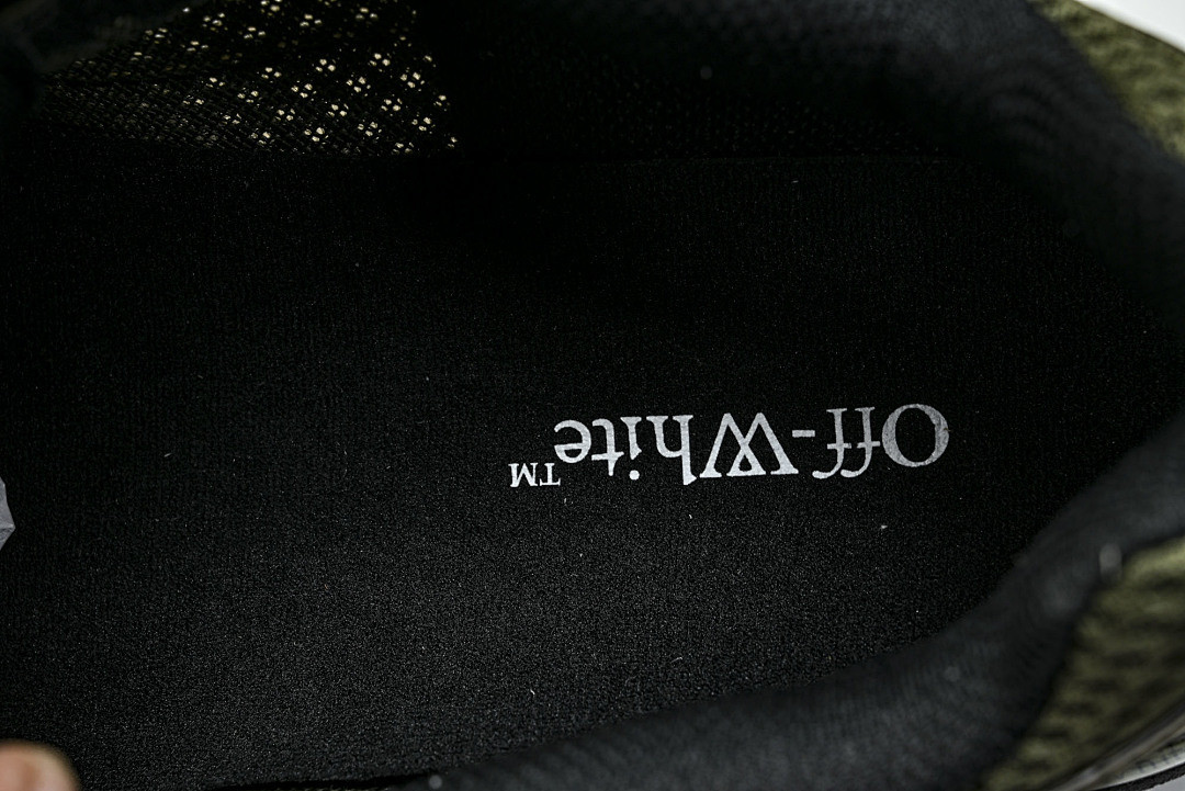 Off-White c/o Virgil Abloh