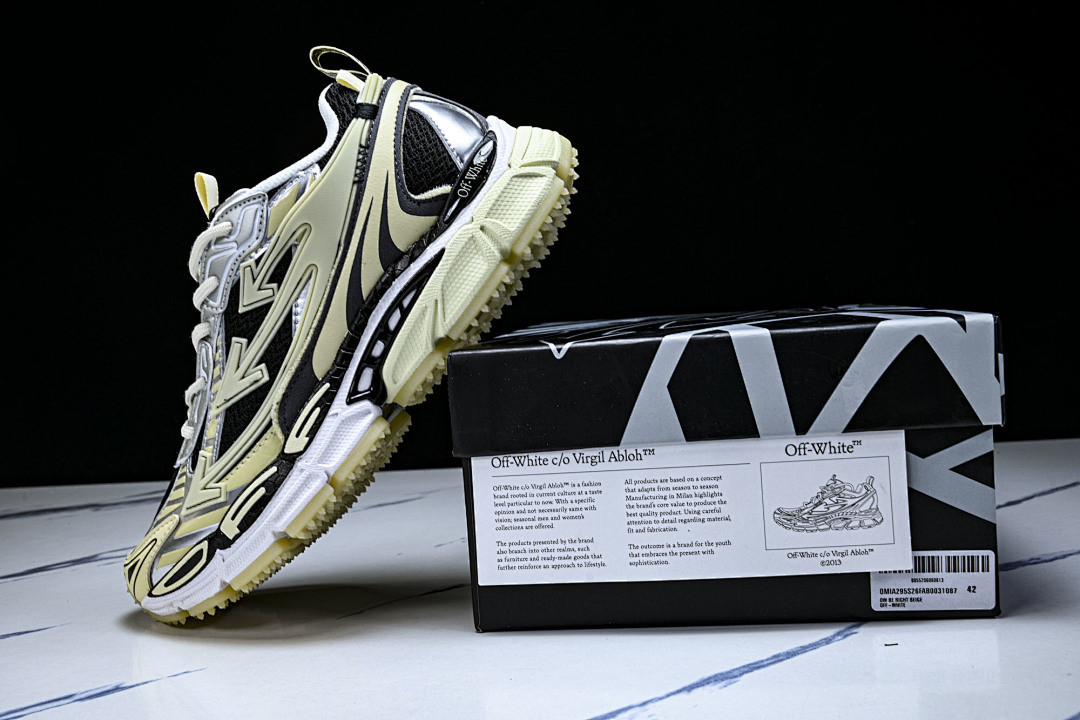 Off-White c/o Virgil Abloh