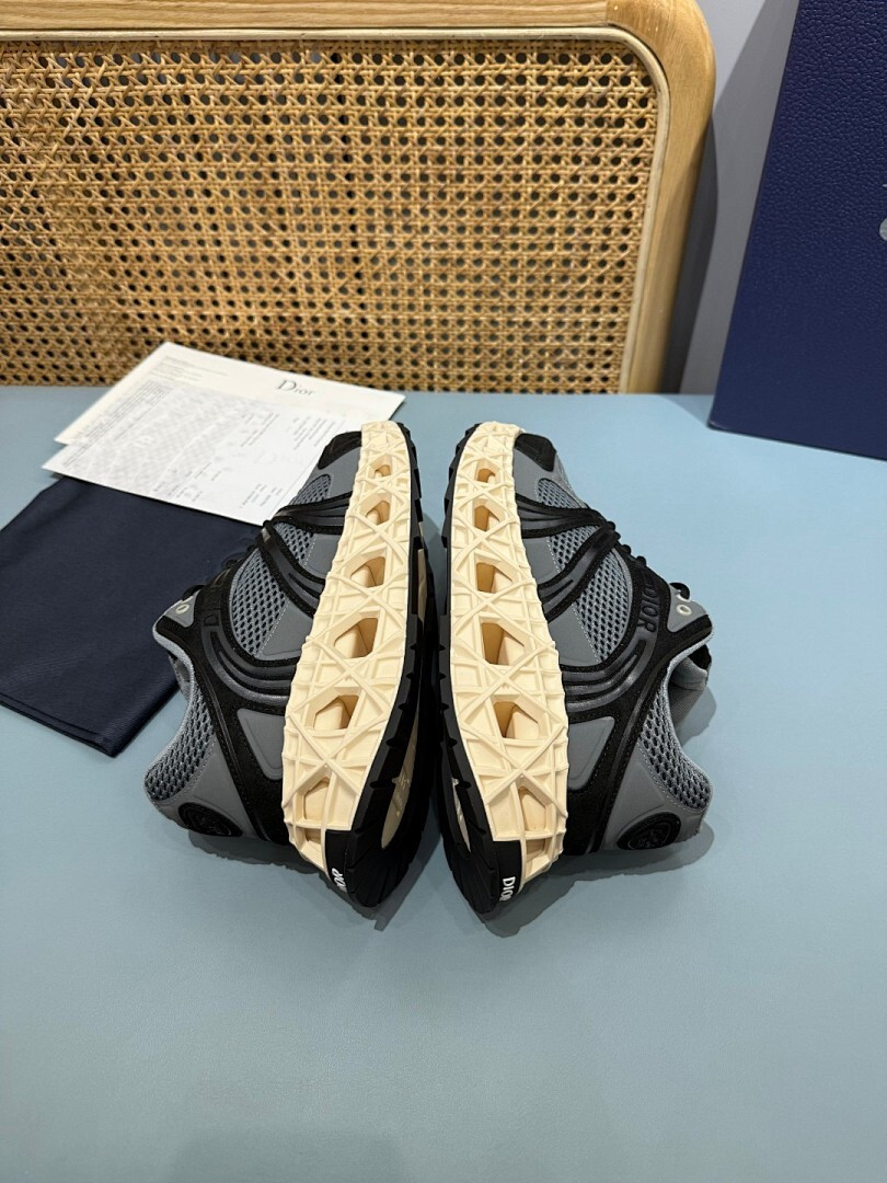 DR B35 NXXT sneaker
