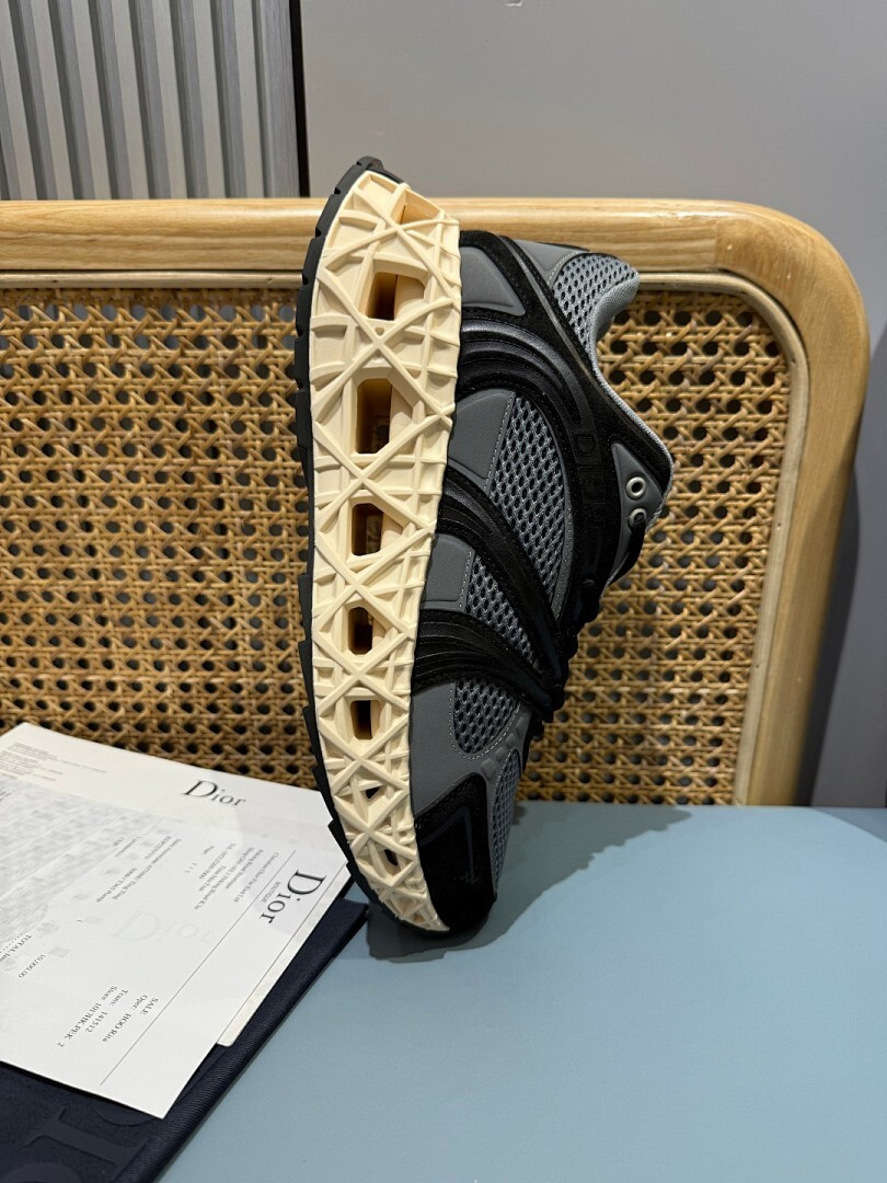 DR B35 NXXT sneaker