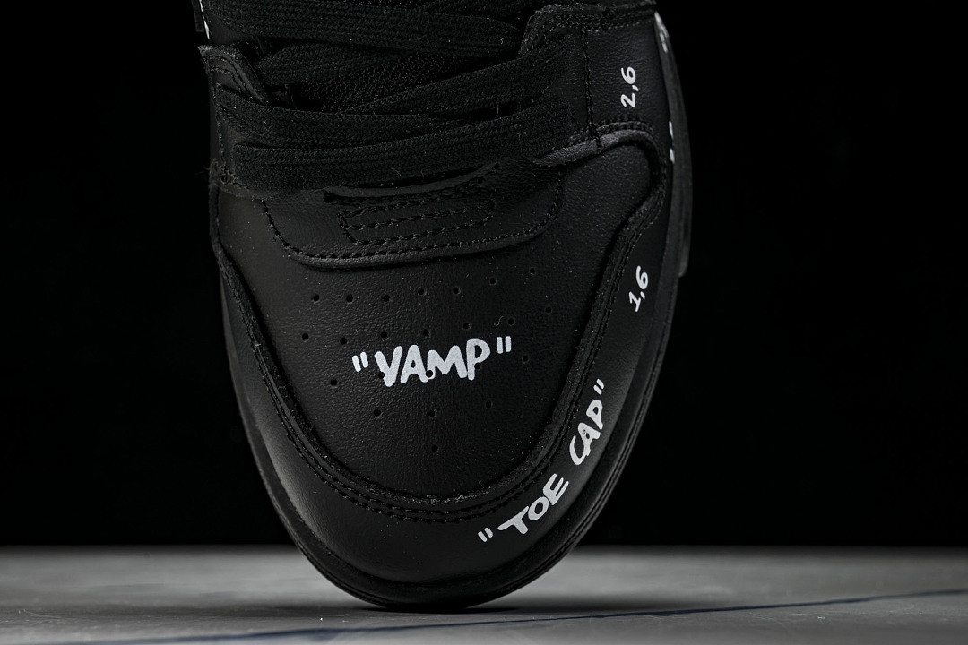 Off-White c/o Virgil Abloh