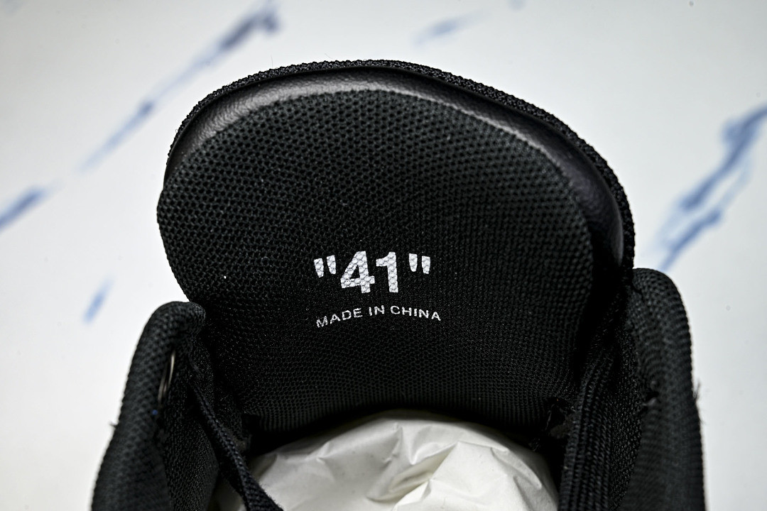 Off-White c/o Virgil Abloh