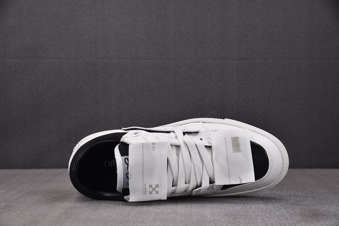 Off-White c/o Virgil Abloh
