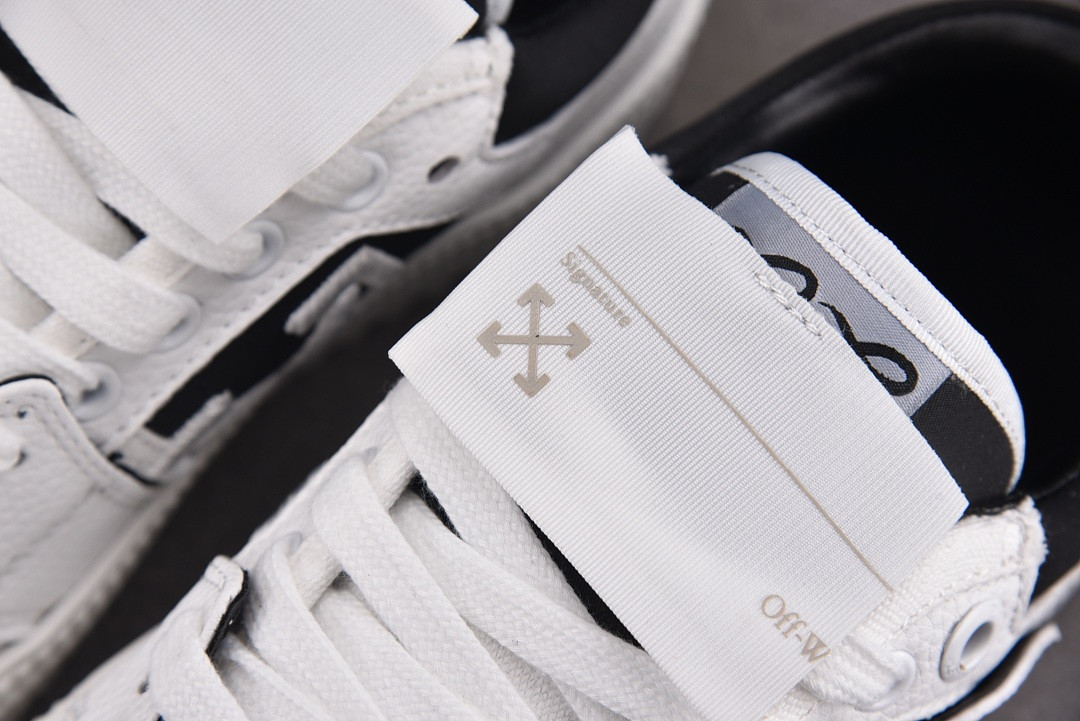 Off-White c/o Virgil Abloh