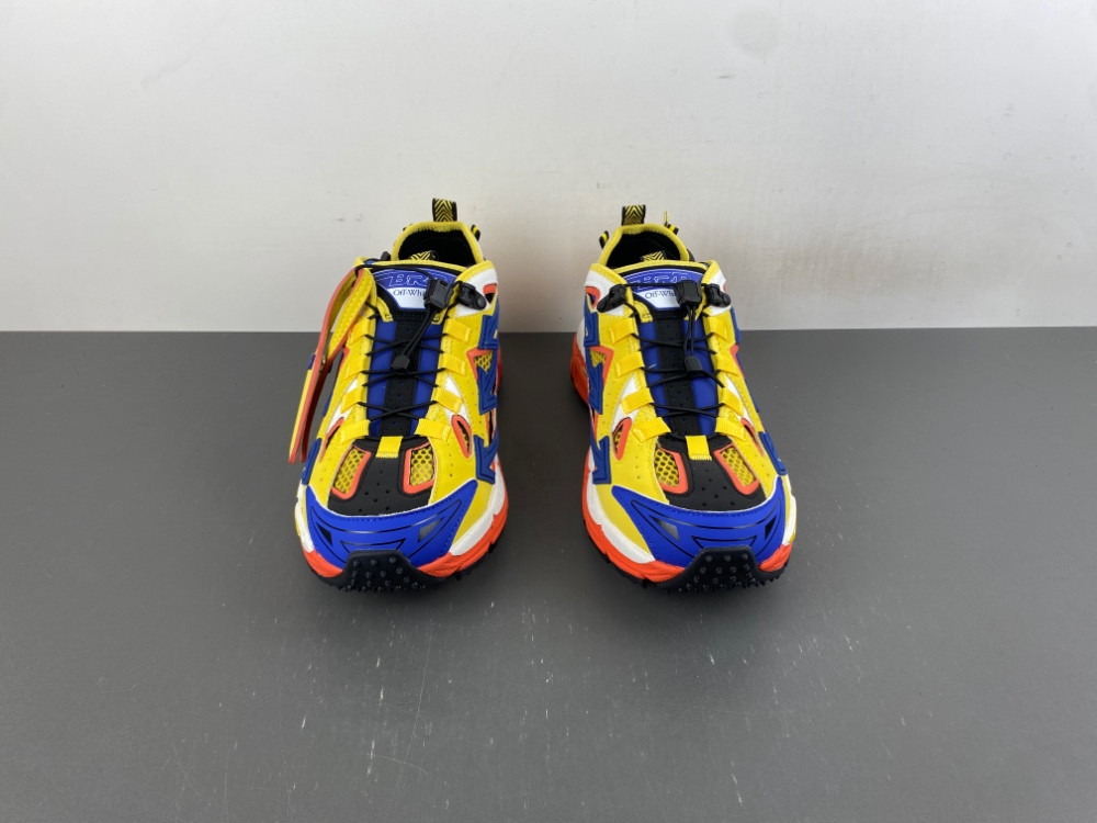 Off-White c/o Virgil Abloh