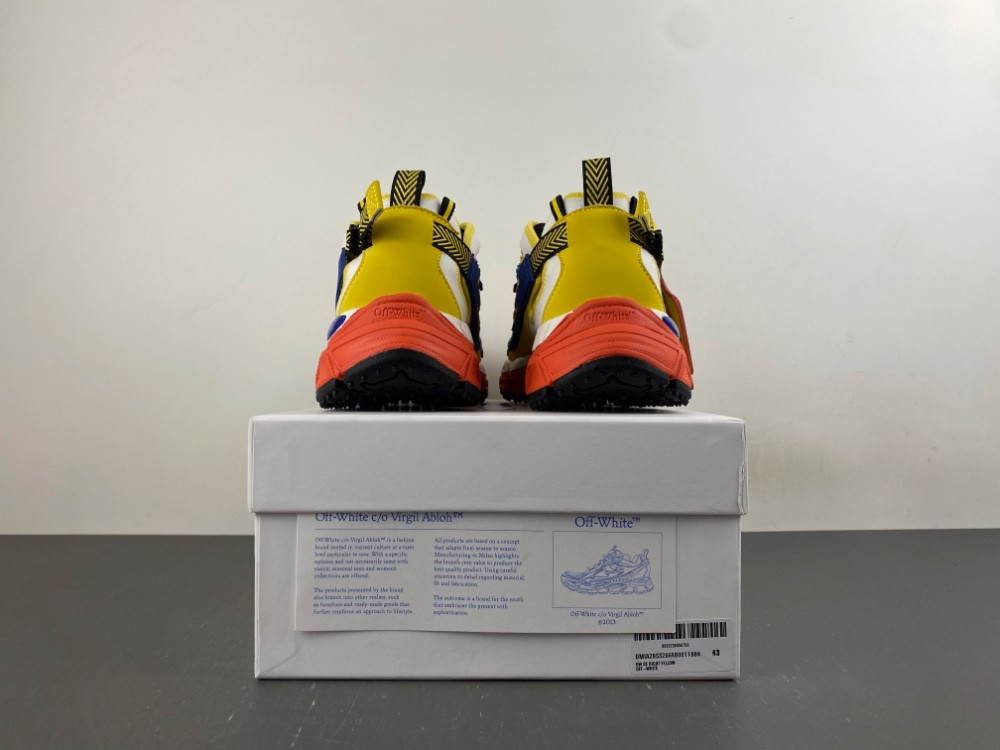 Off-White c/o Virgil Abloh