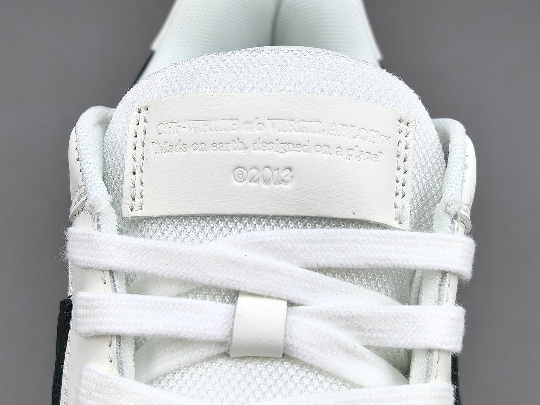 Off-White c/o Virgil Abloh