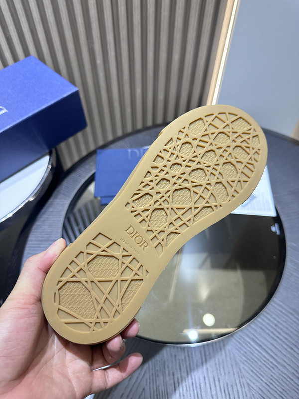 DR B33 SNEAKER