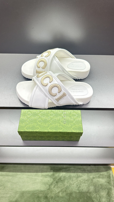 GUC LEATHER SLIDE