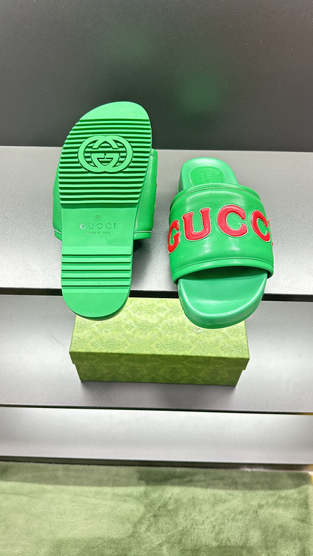 GUC LEATHER SLIDE