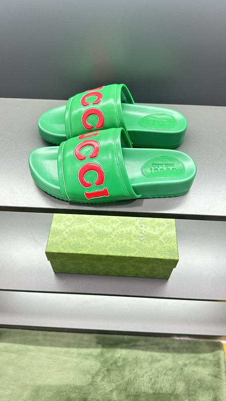 GUC LEATHER SLIDE