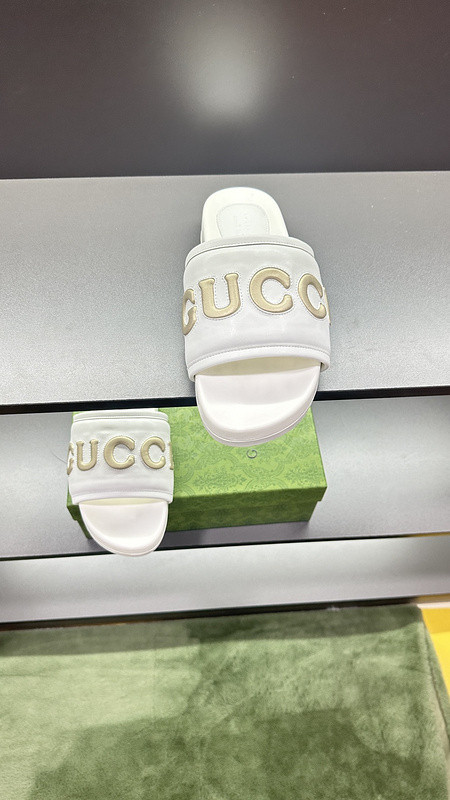 GUC LEATHER SLIDE