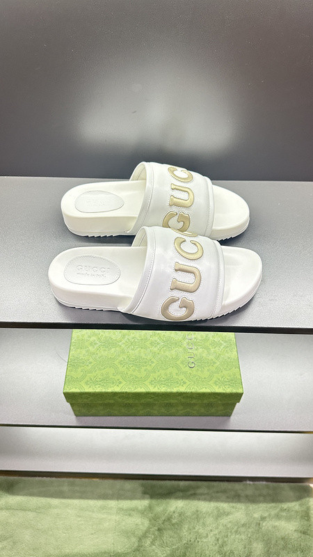 GUC LEATHER SLIDE
