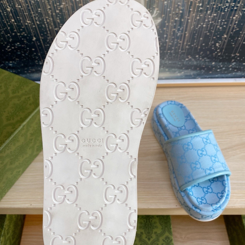 GUC LEATHER SLIDE