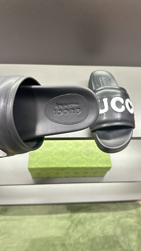 GUC LEATHER SLIDE