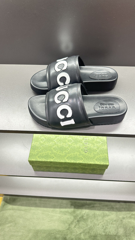 GUC LEATHER SLIDE