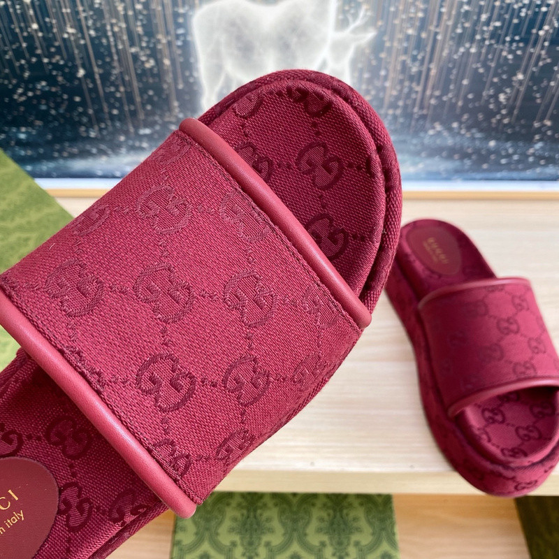 GUC LEATHER SLIDE