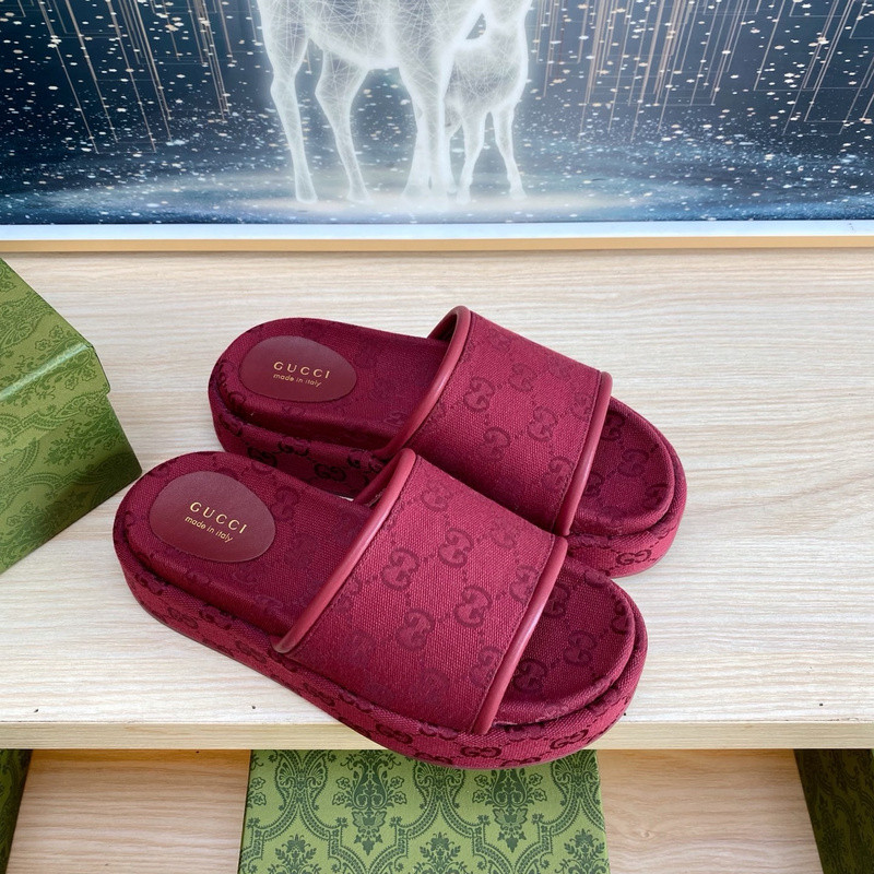 GUC LEATHER SLIDE