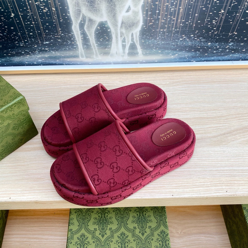 GUC LEATHER SLIDE