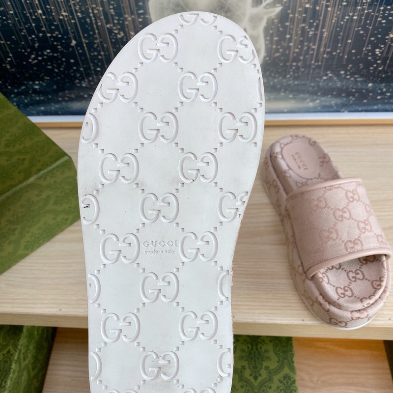 GUC LEATHER SLIDE